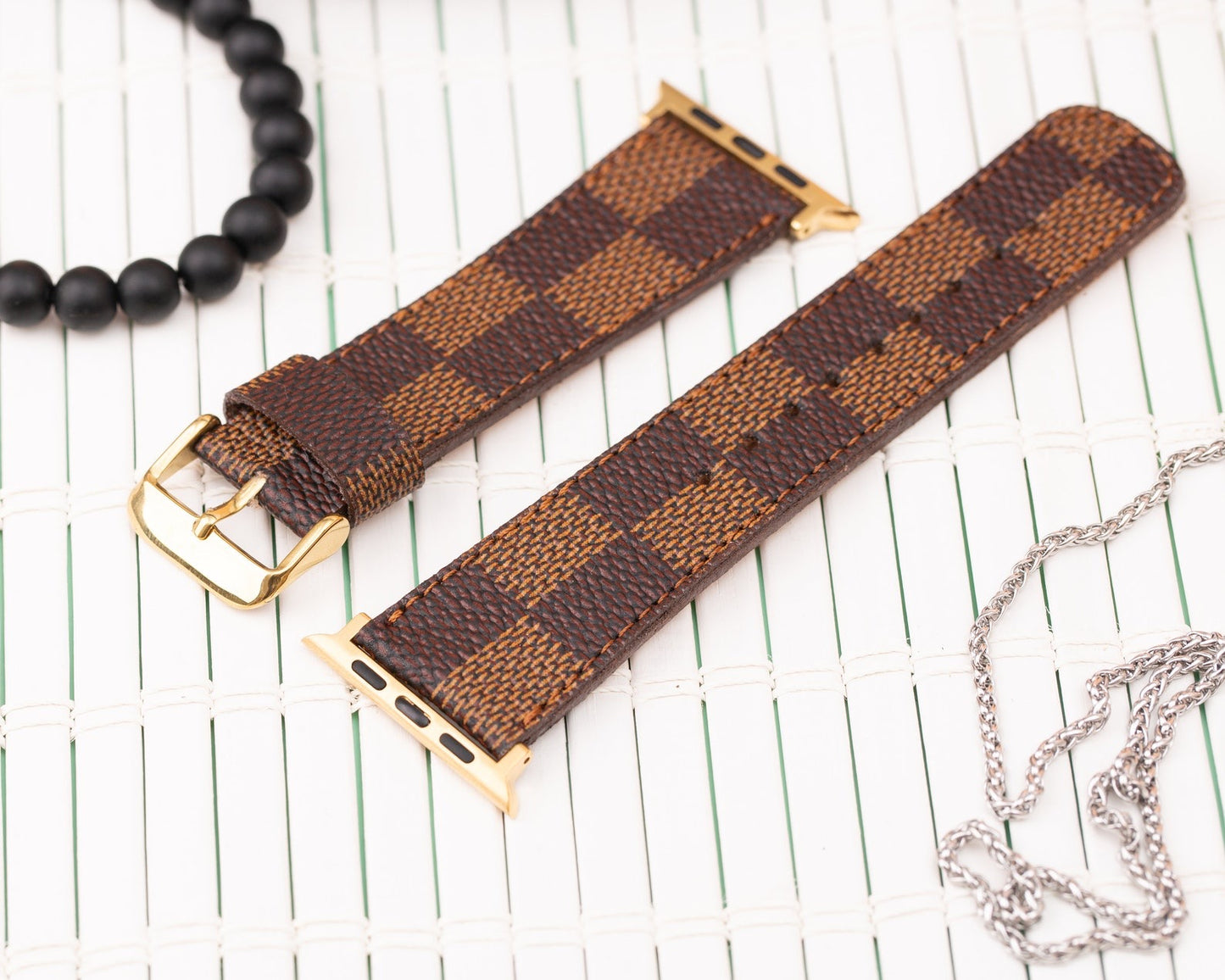 Luxury Genuine Leather Apple Watch Band Compatible with Iwatch series Series 8 7 6 5 4 3 2 1 SE Ultra 38mm 40mm 41mm 42mm 44mm 45mm 49mm