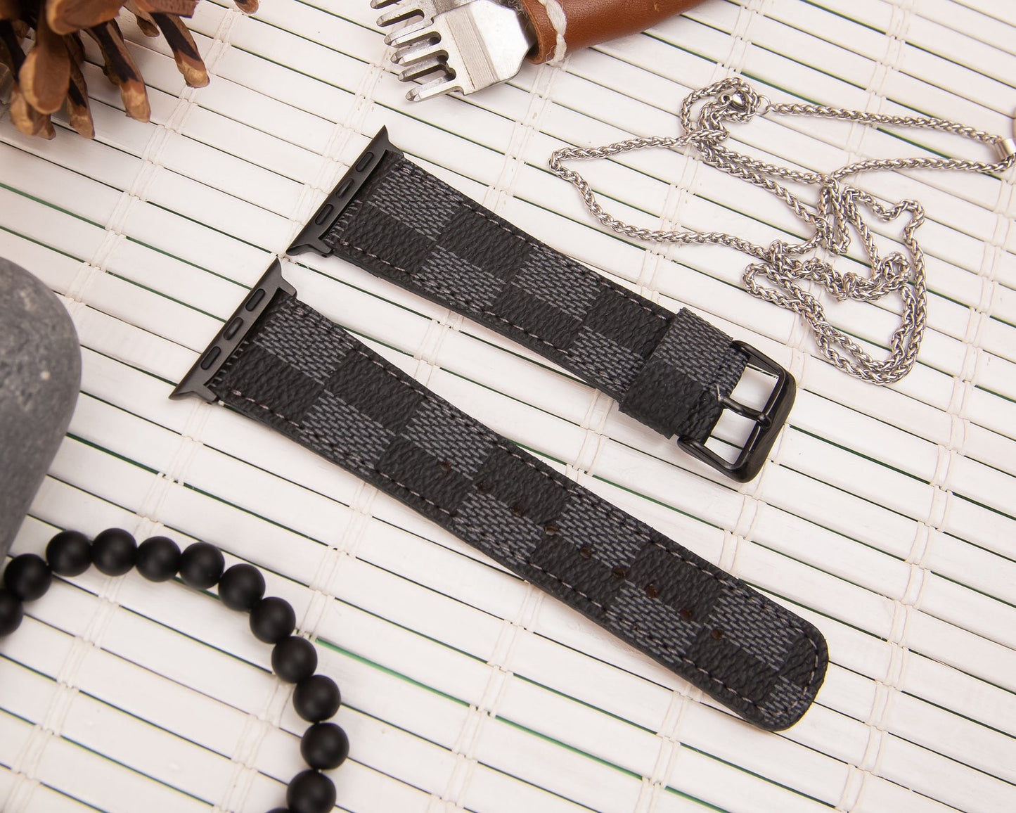 Luxury Genuine Leather Apple Watch Band Compatible with Iwatch series Series 8 7 6 5 4 3 2 1 SE Ultra 38mm 40mm 41mm 42mm 44mm 45mm 49mm